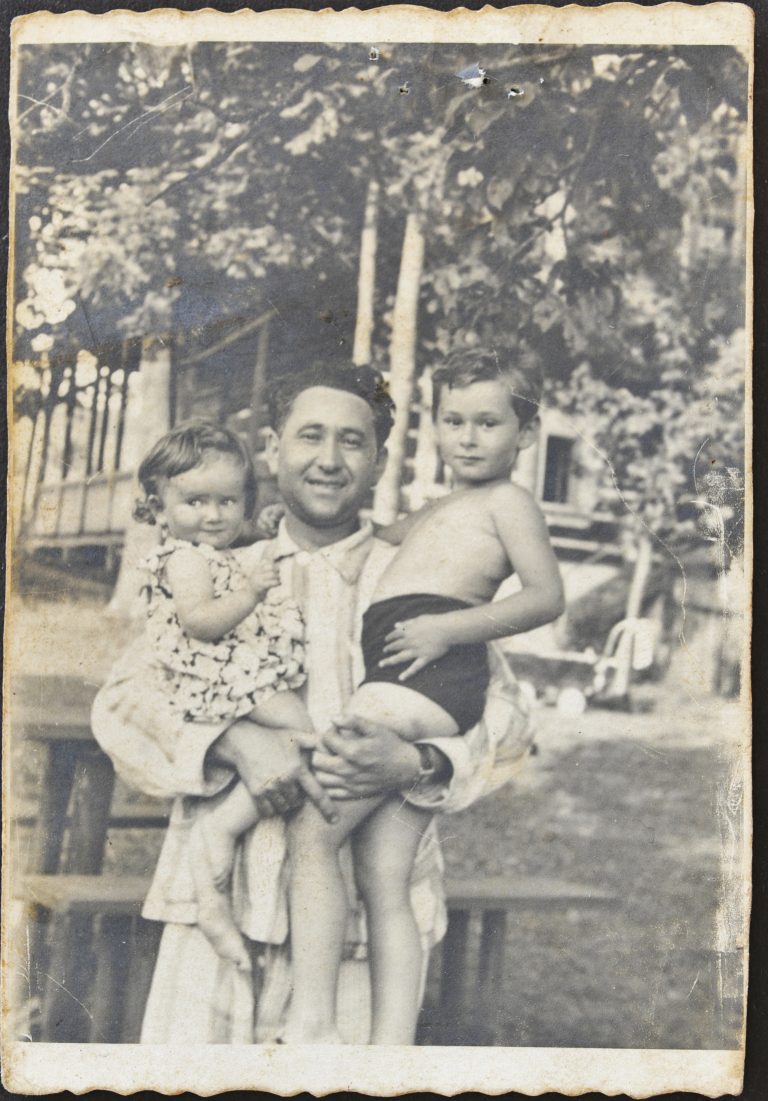 אברהם רומק בוסק בנו אלי ובתו רבקה 1939