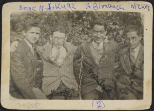 מאיר בוסאק וחברים מקבוצת שורשים וכתבים בקראקוב 1931 (2)
